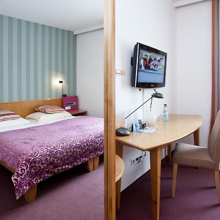 Hotel Geyer クラーゲンフルト エクステリア 写真