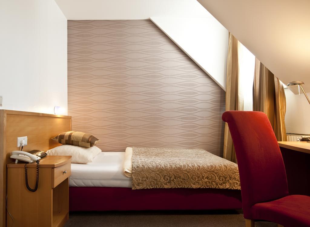 Hotel Geyer クラーゲンフルト エクステリア 写真