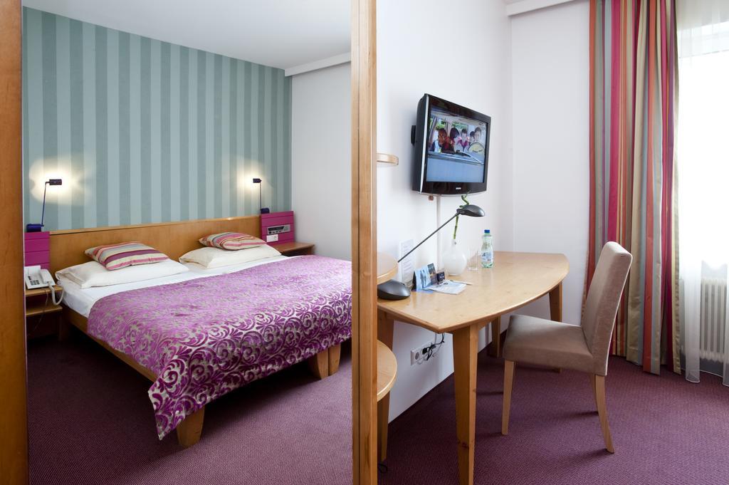 Hotel Geyer クラーゲンフルト エクステリア 写真