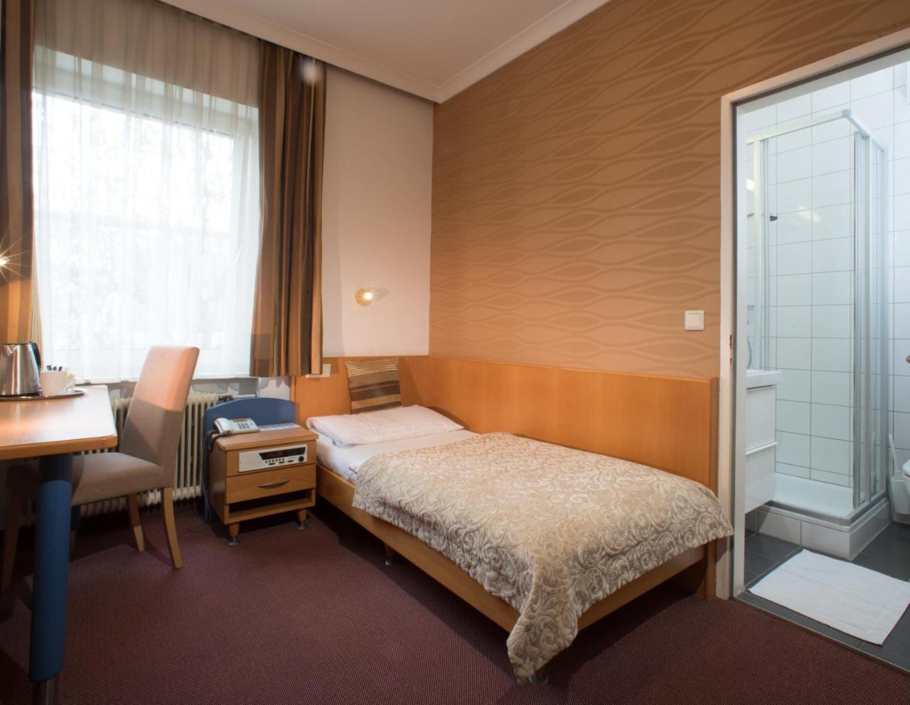 Hotel Geyer クラーゲンフルト エクステリア 写真