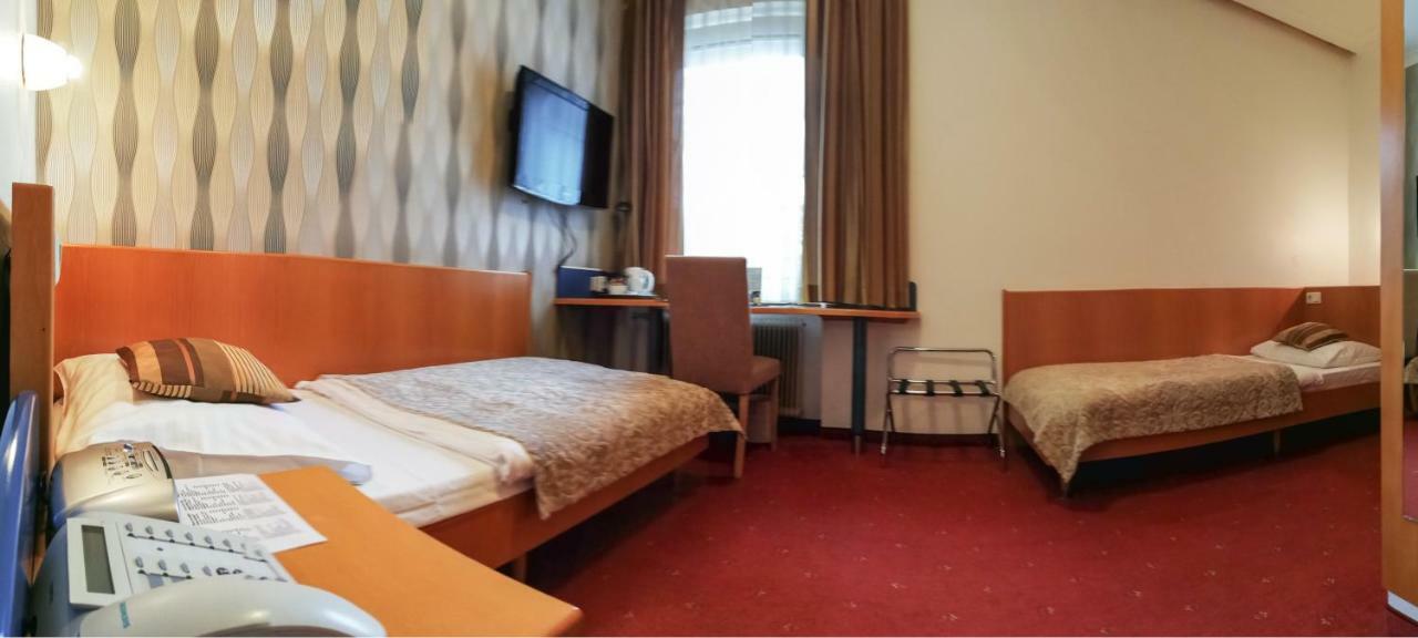 Hotel Geyer クラーゲンフルト エクステリア 写真